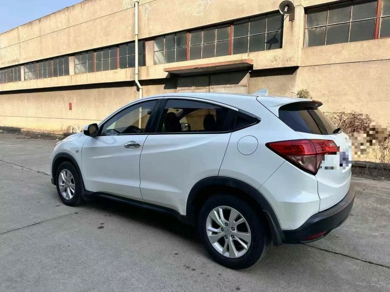 济宁16年本田缤智7