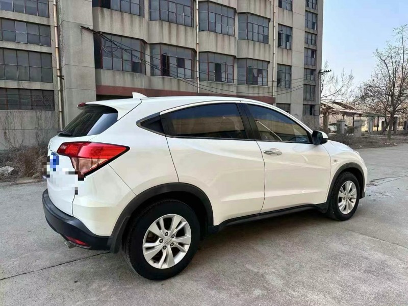 济宁16年本田缤智8