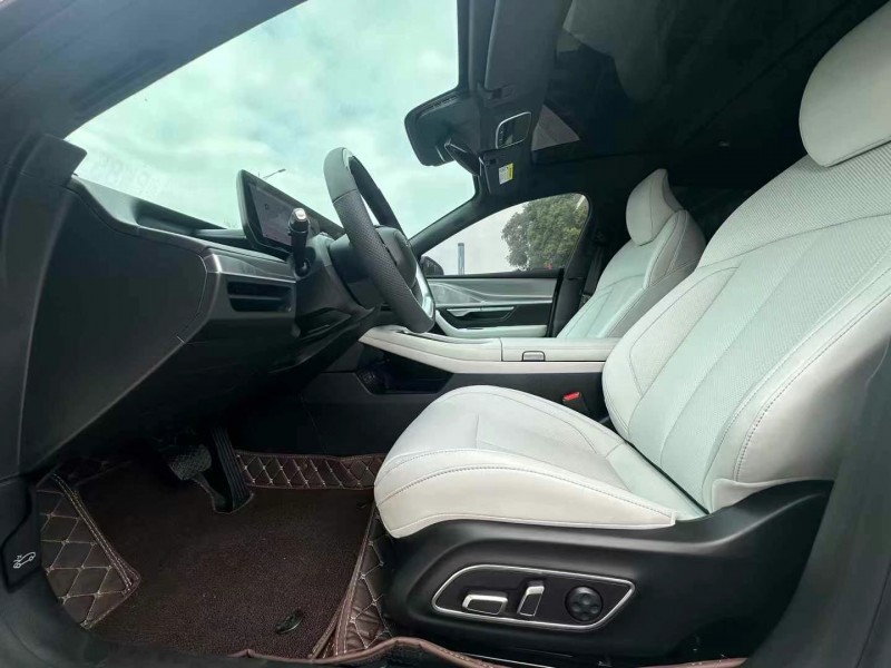 廣州25年小鵬汽車p77