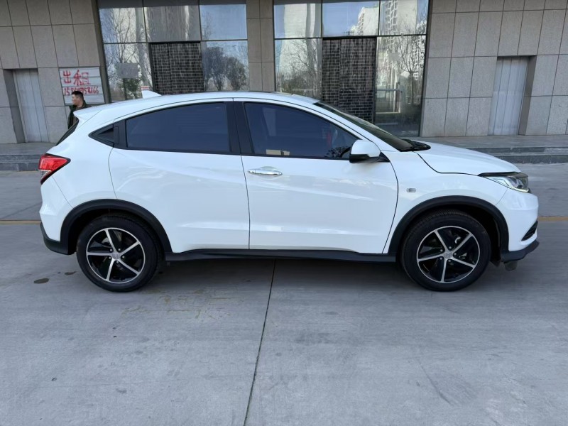 济宁22年本田缤智7