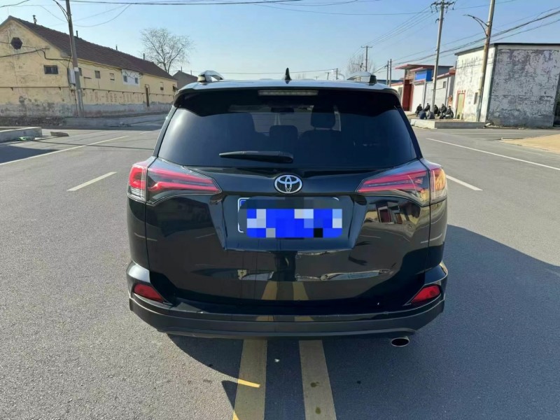 青岛18年丰田RAV49