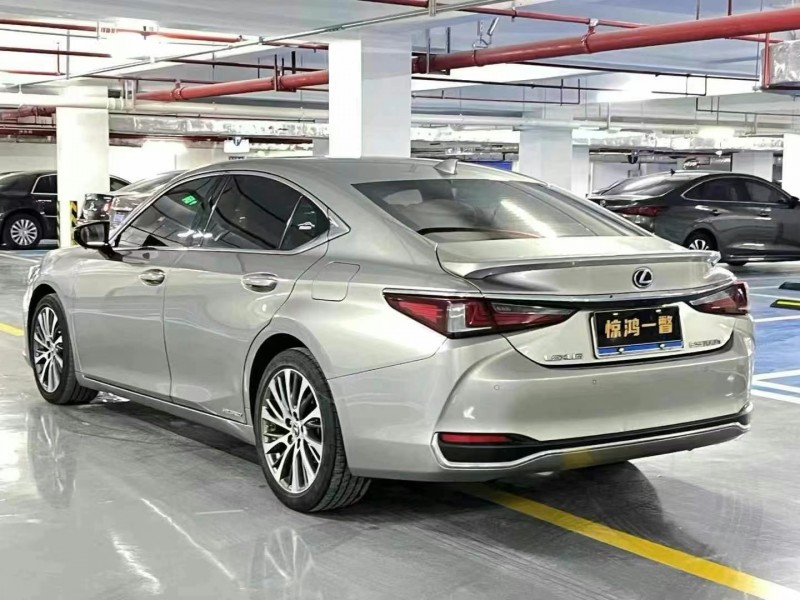 广州21年雷克萨斯ES7