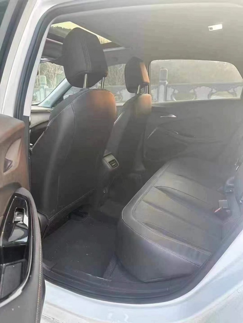 青岛23年别克威朗5