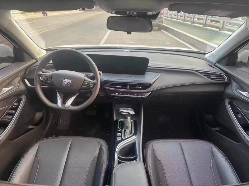 青岛23年别克威朗7