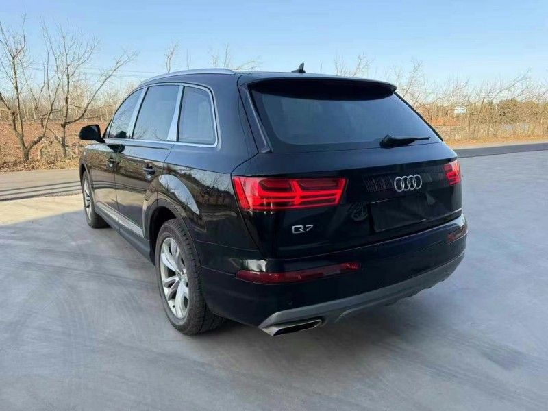 青岛16年奥迪Q78