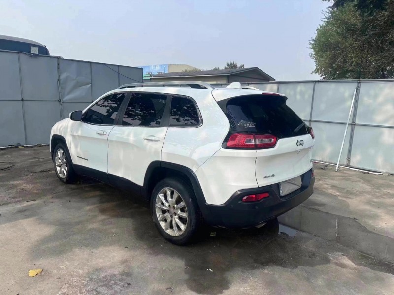 青島15年Jeep自由光8