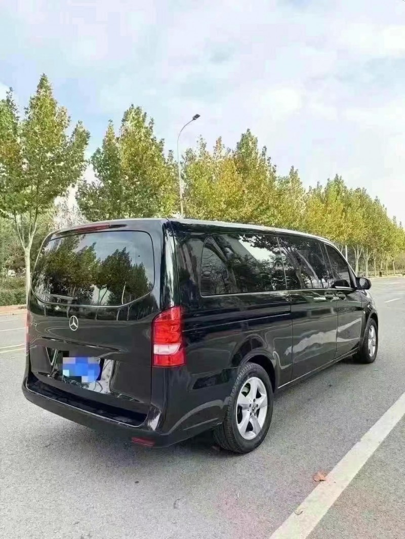 青岛19年奔驰威霆8