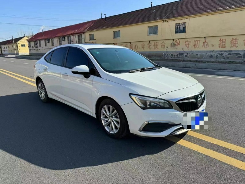 济宁17年别克威朗3