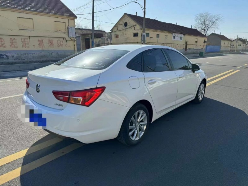 济宁17年别克威朗8