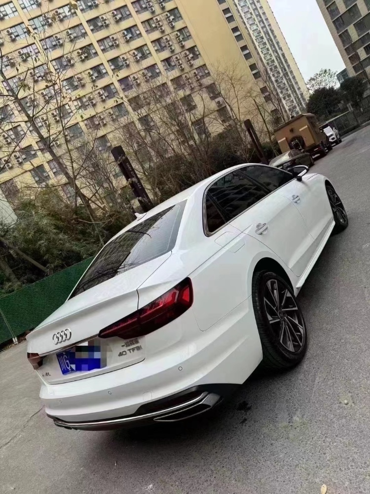 成都22年奧迪A4L8