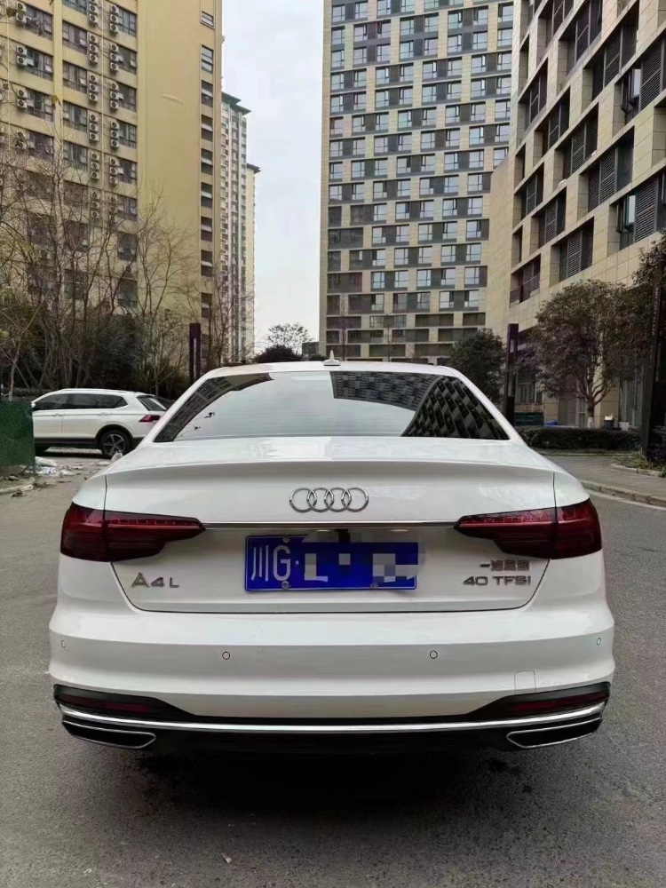成都22年奧迪A4L9