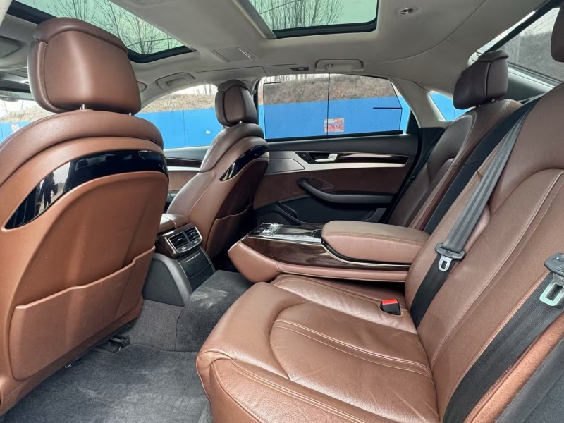 青岛17年奥迪A8L4