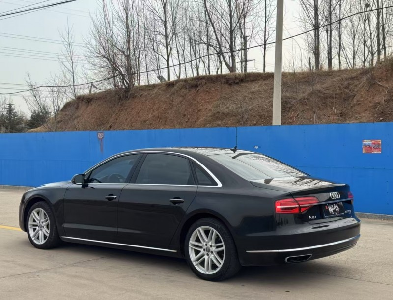 青岛17年奥迪A8L6