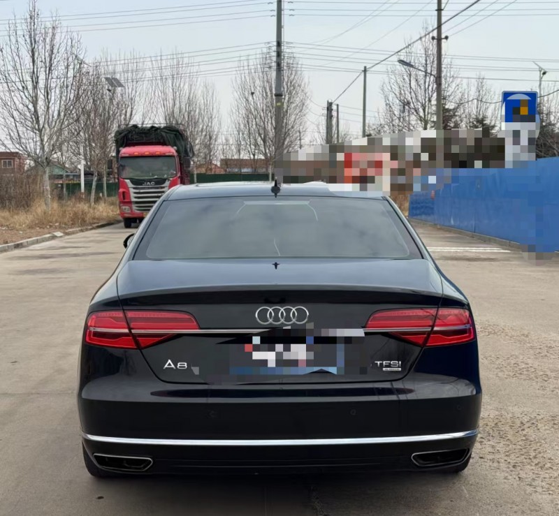 青岛17年奥迪A8L8