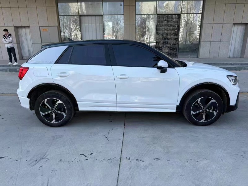 济宁22年奥迪Q28