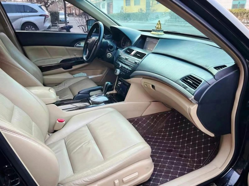 青岛10年本田雅阁4