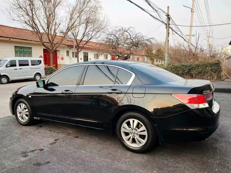 青岛10年本田雅阁7