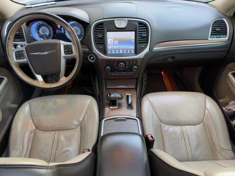 济宁13年克莱斯勒300C5