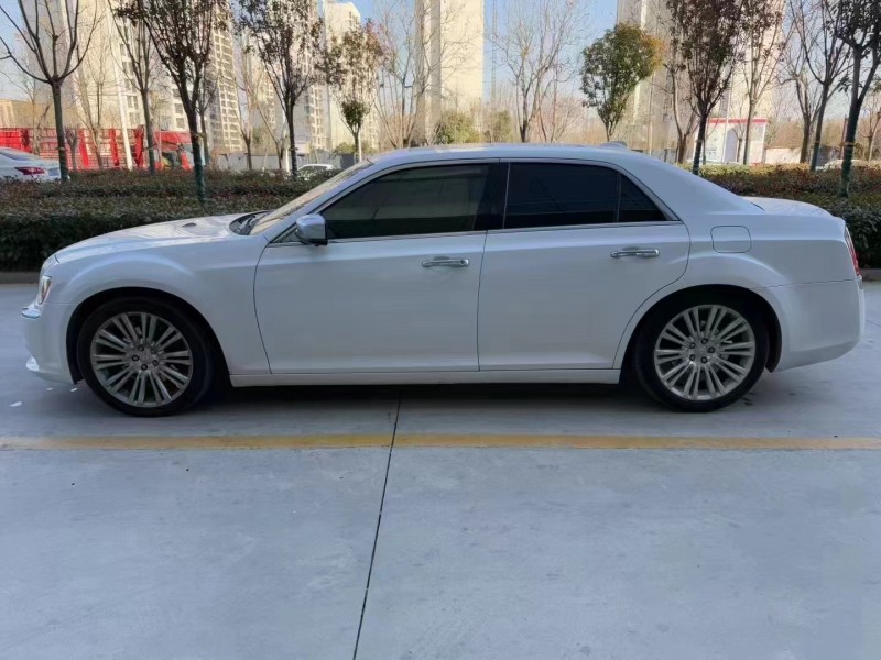 济宁13年克莱斯勒300C8