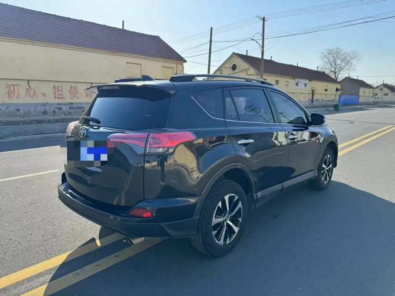 德州18年豐田RAV48