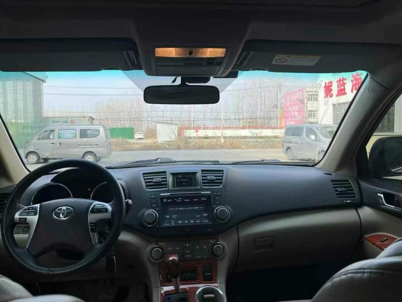 武汉13年丰田汉兰达4