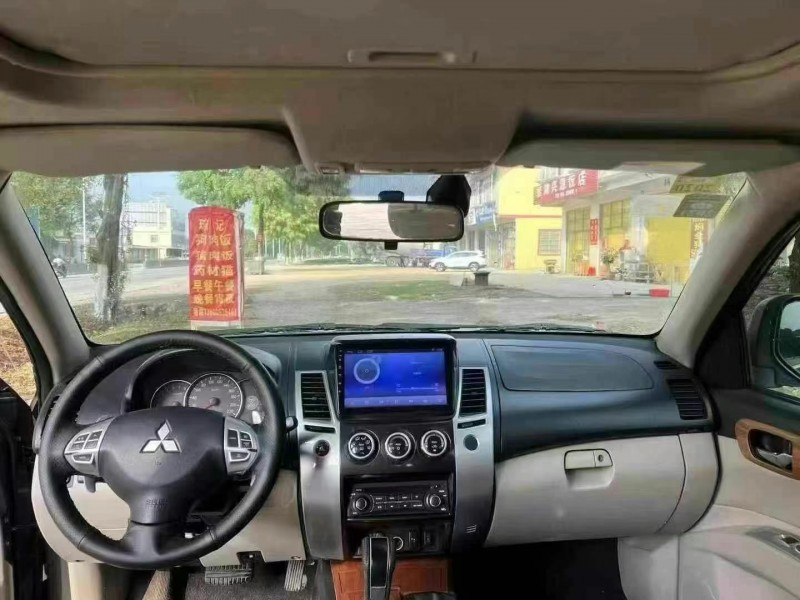 深圳13年三菱帕杰罗4