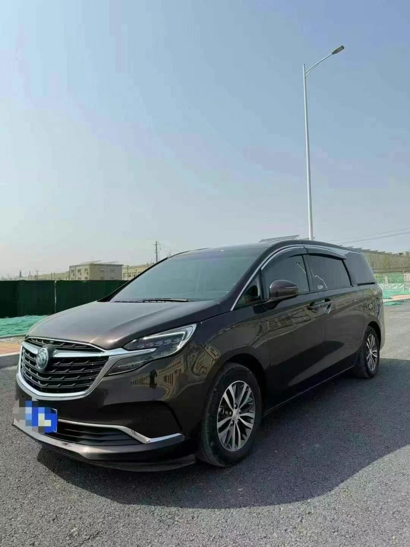 青岛22年别克GL82