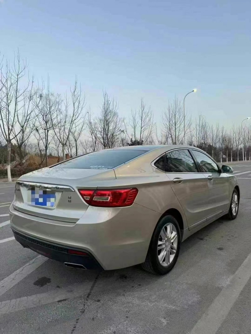 青岛16年吉利博瑞8