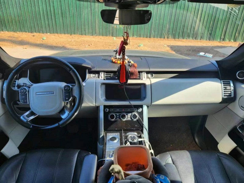 济宁18年路虎揽胜行政4