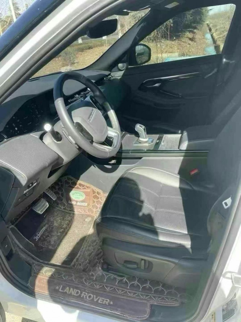 济宁21年路虎极光4