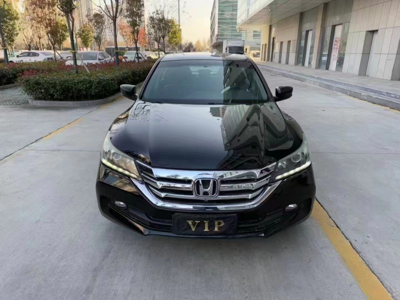 济宁14年本田雅阁1