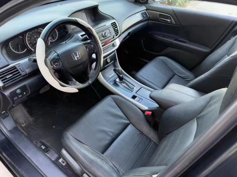 济宁14年本田雅阁4