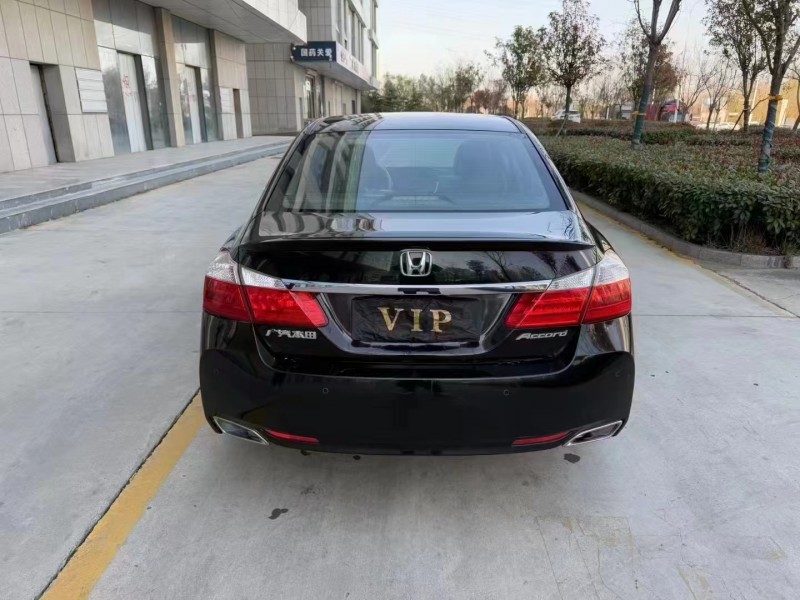 济宁14年本田雅阁9