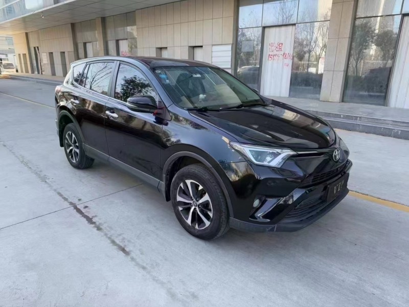 济宁19年丰田RAV42