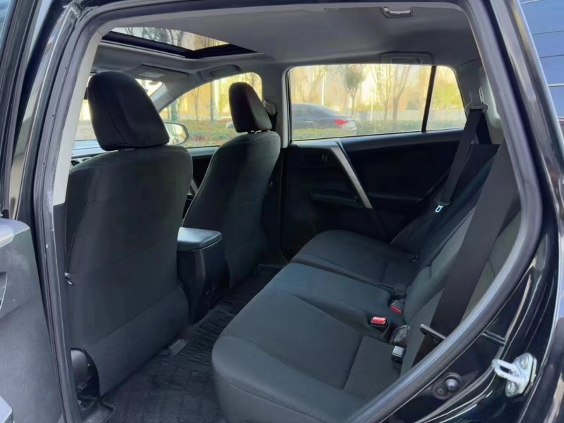 济宁19年丰田RAV46