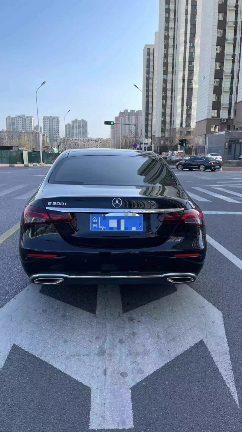 济宁21年奔驰E8