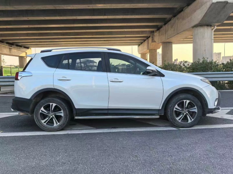 广州15年丰田RAV4荣放4
