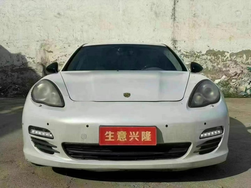 安陽12年保時捷帕拉梅拉1