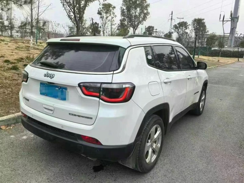 黃石21年Jeep指南者8
