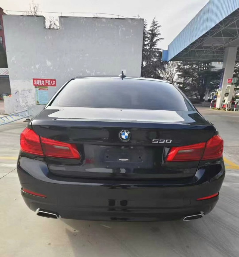 济宁17年宝马5系9