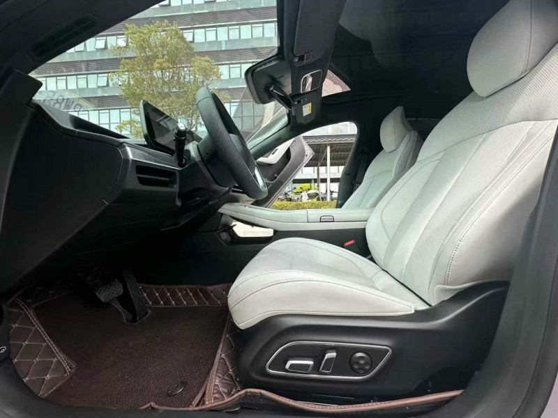 東莞25年小鵬汽車p75