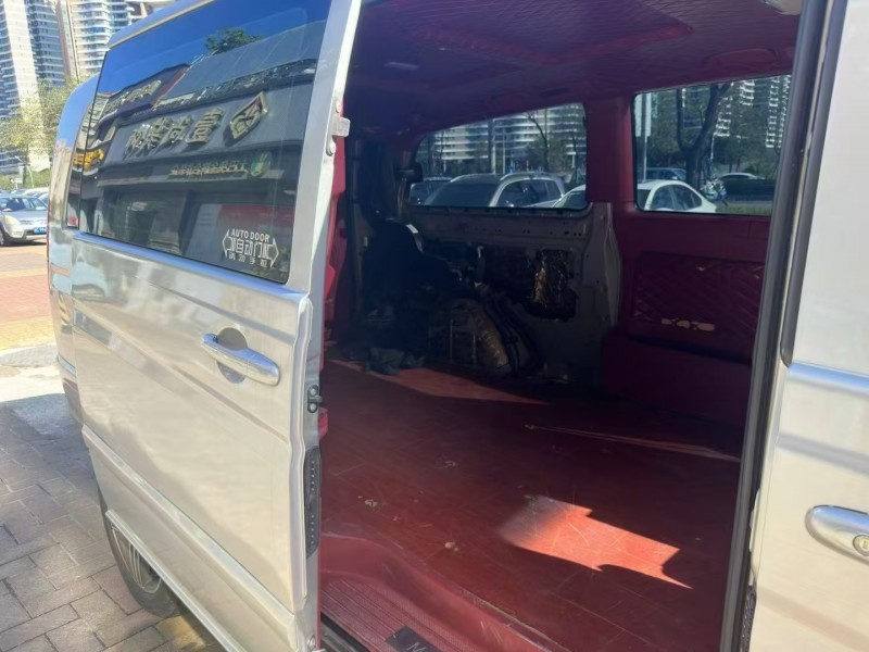 广州13年奔驰威霆5