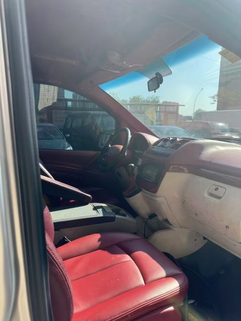 广州13年奔驰威霆6