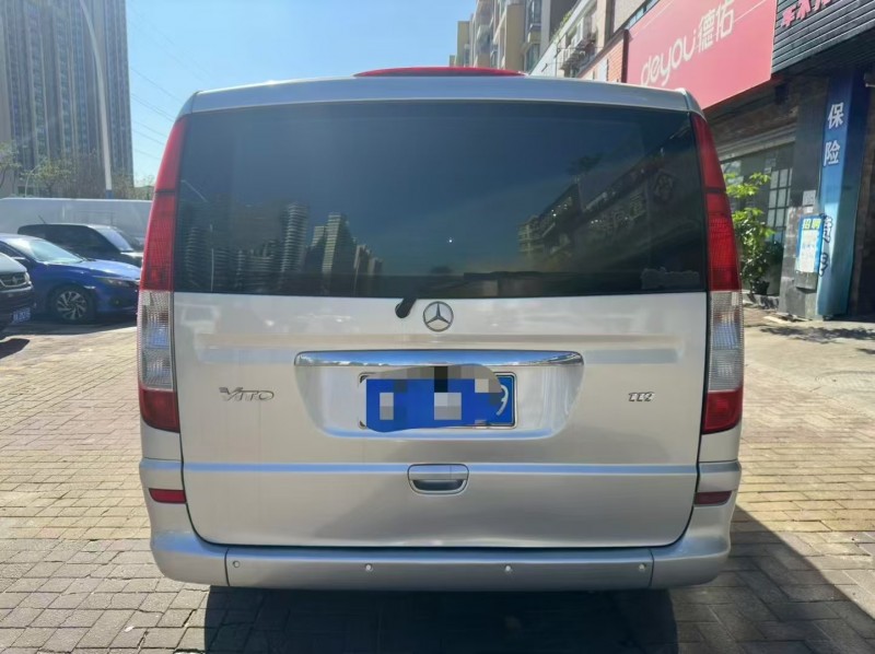 广州13年奔驰威霆7