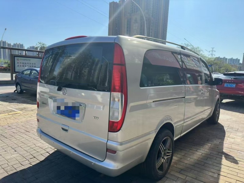 广州13年奔驰威霆9