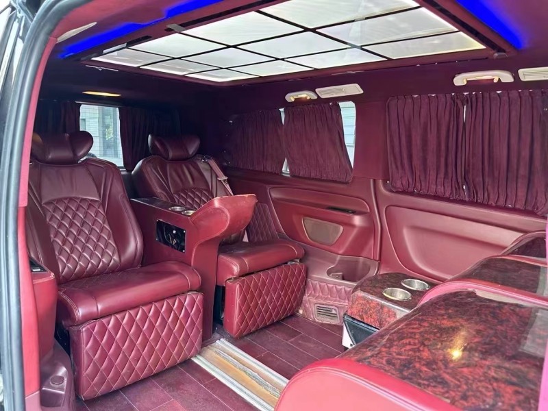 济宁18年奔驰威霆4