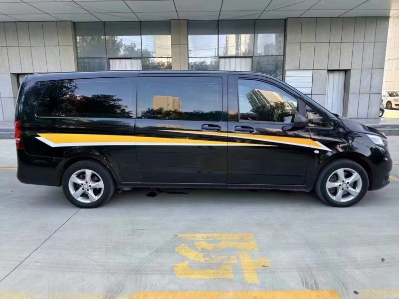 济宁18年奔驰威霆7