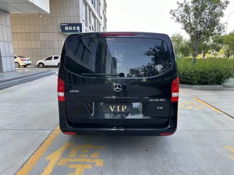 济宁18年奔驰威霆9