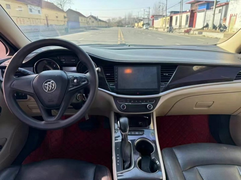 济宁17年别克威朗4