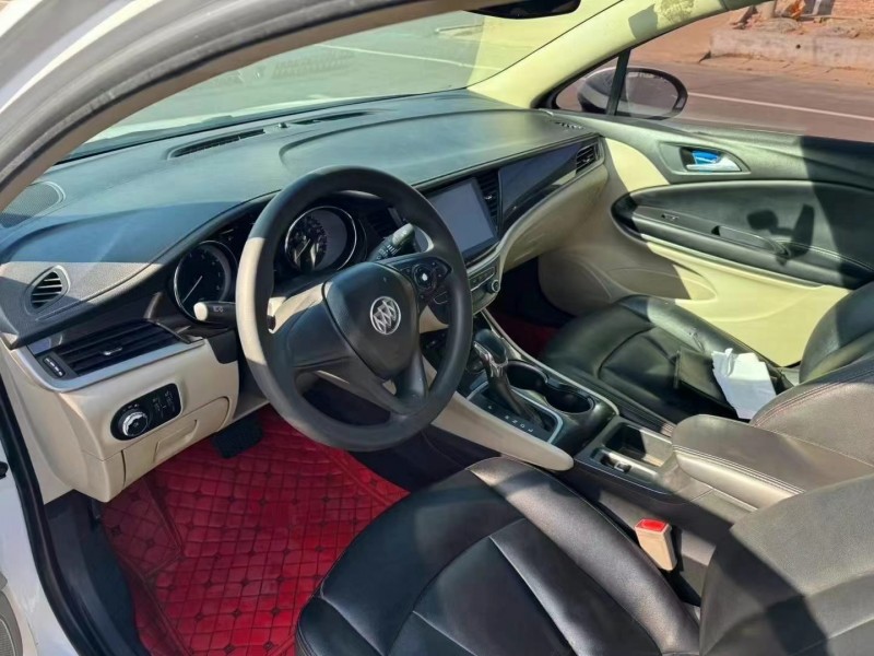 济宁17年别克威朗5